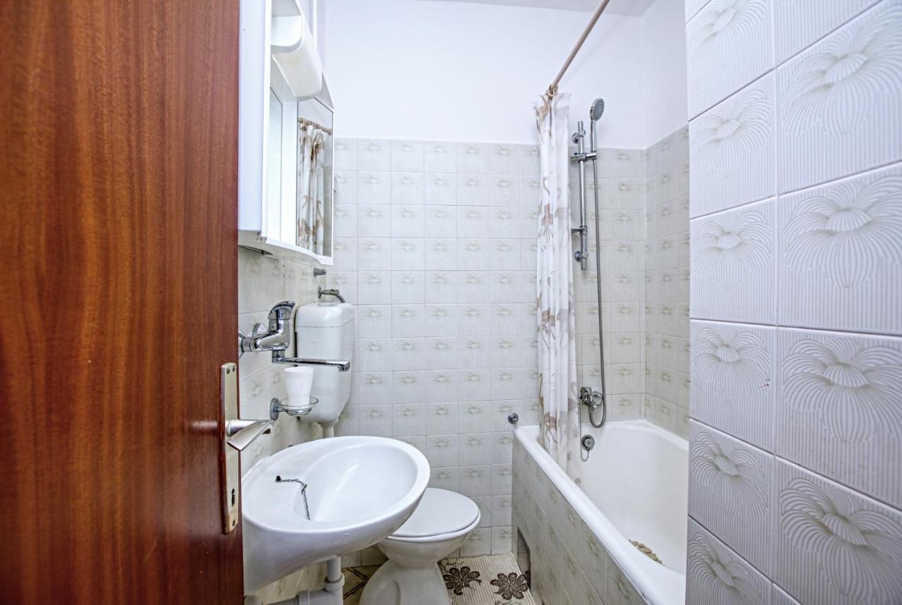 Apartments And Rooms By The Sea Tisno, Murter - 5128 Exterior foto